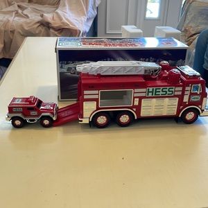 2005 Hess Emergency Truck with Rescue Vehicle